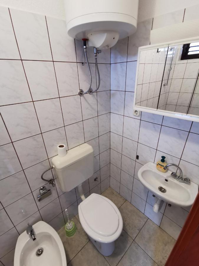 Apartmani Mate Vrban Karlobag Exterior foto