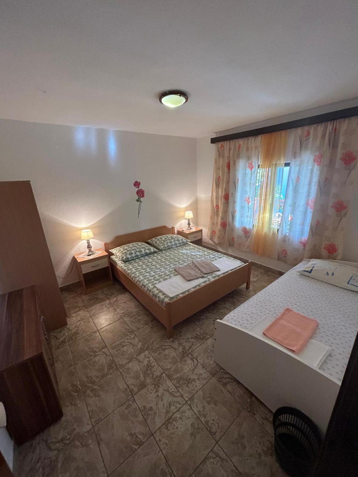 Apartmani Mate Vrban Karlobag Exterior foto