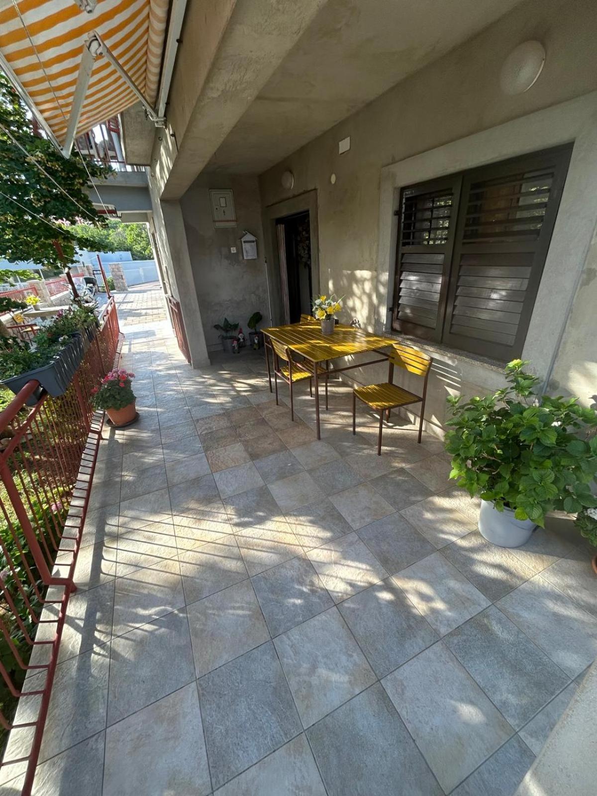 Apartmani Mate Vrban Karlobag Exterior foto